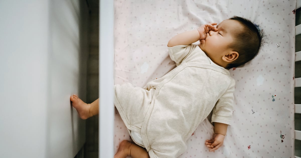 Dlaczego nowe wytyczne ekspertów mówią, że dzielenie łóżka z niemowlętami jest niebezpieczne