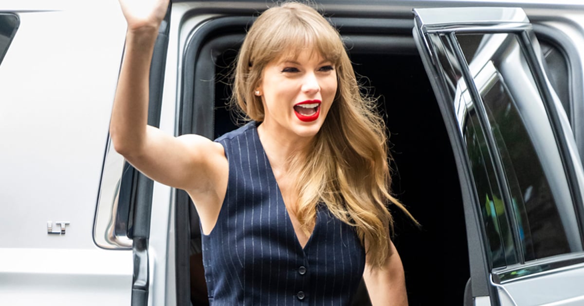Taylor Swift serwuje Business Casual w garniturze w prążki i czerwonych pantoflach