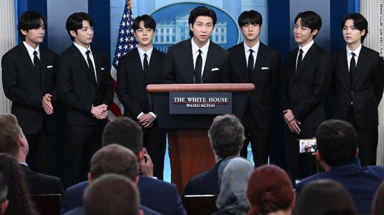 BTS udaje się do Białego Domu, aby porozmawiać o powstrzymaniu nienawiści do AAPI.