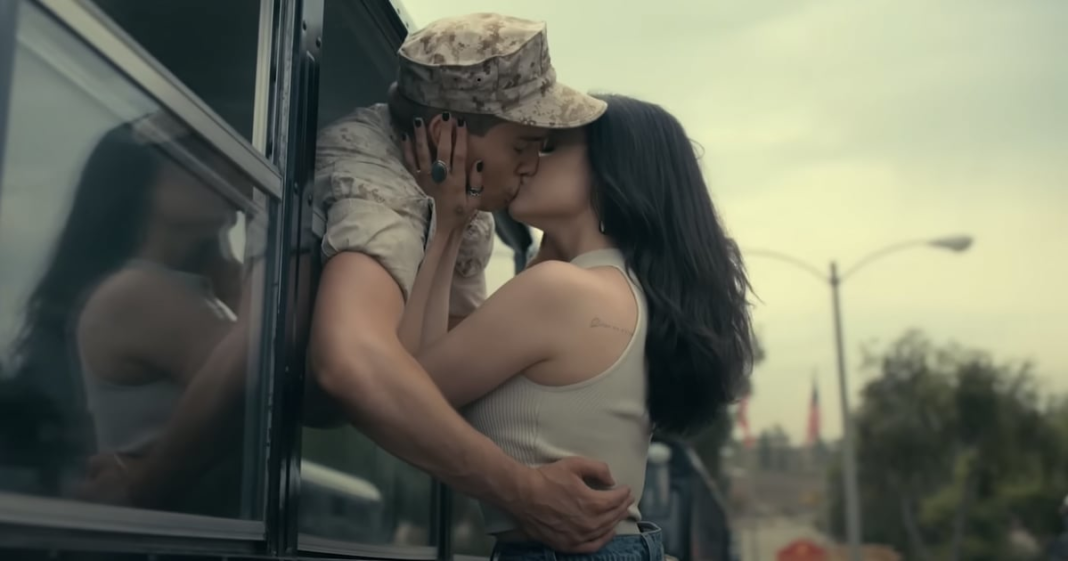 Sofia Carson zakochuje się w żołnierzu w Netflix’s „Purple Hearts”